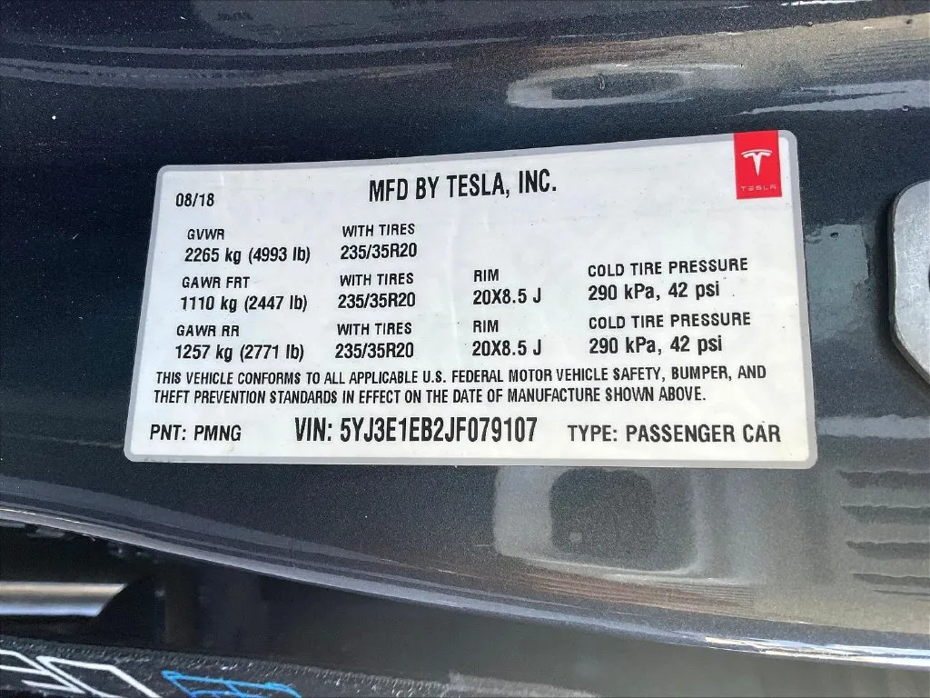Tesla Model 3 photo 10