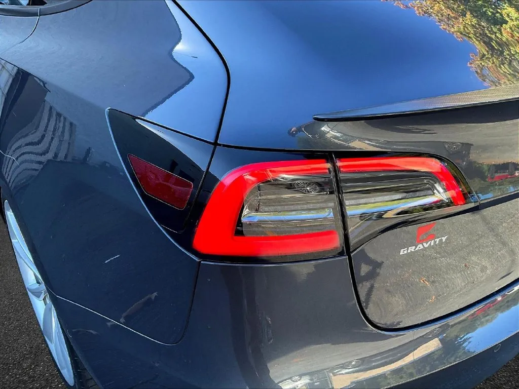Tesla Model 3 photo 13