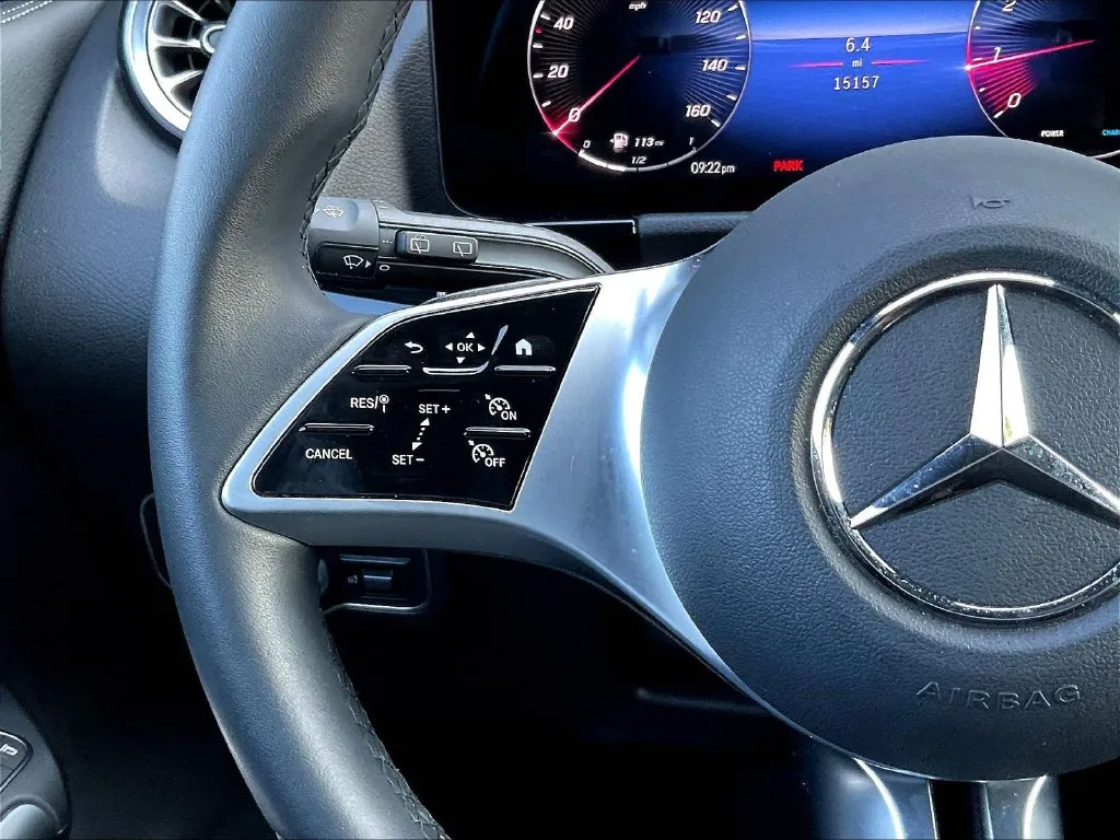 Mercedes-Benz GLA photo 11