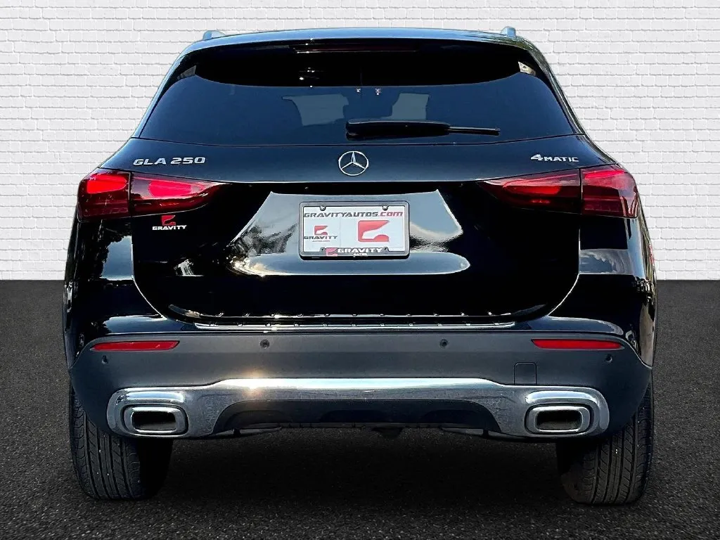 Mercedes-Benz GLA photo 5