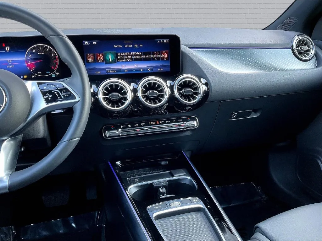 Mercedes-Benz GLA photo 9