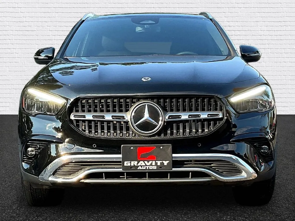 Mercedes-Benz GLA photo 2