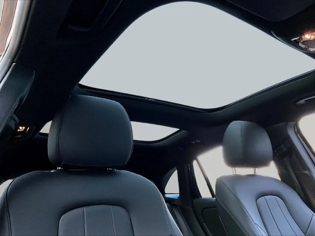 Mercedes-Benz GLA photo 22