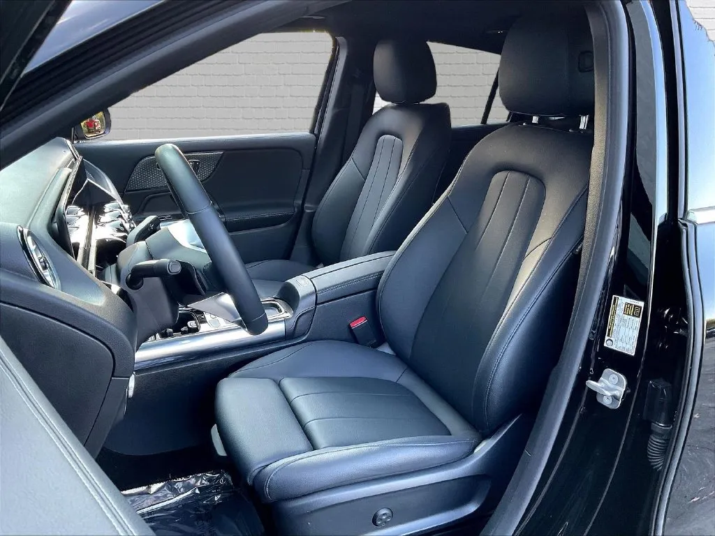 Mercedes-Benz GLA photo 17