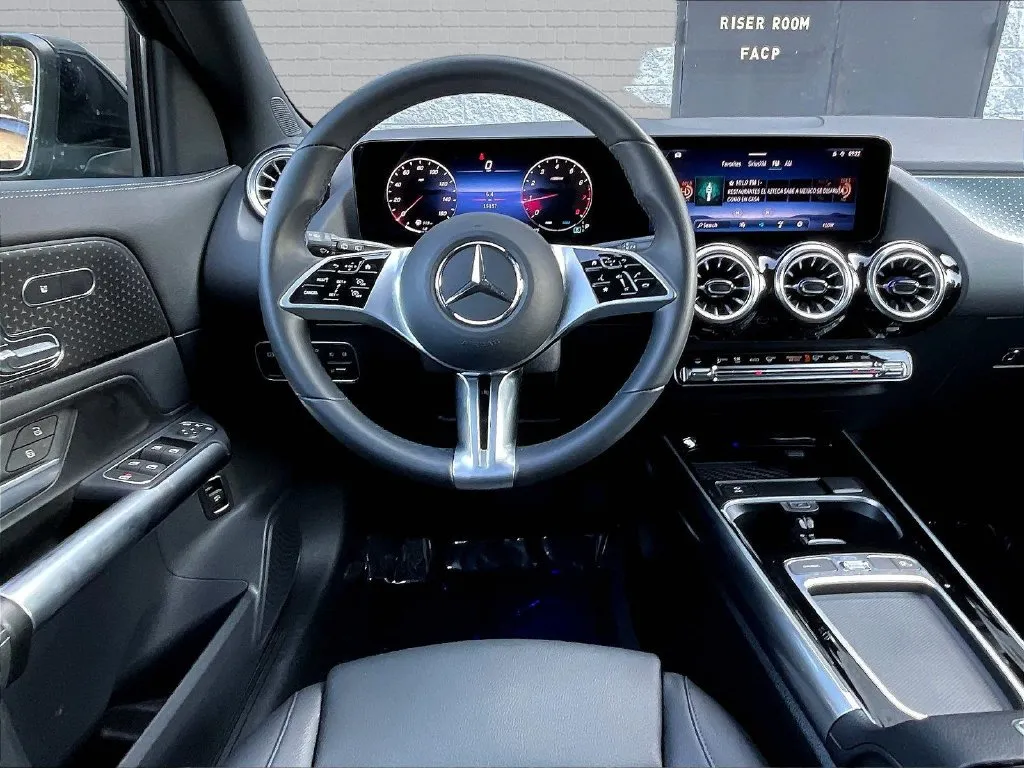 Mercedes-Benz GLA photo 8