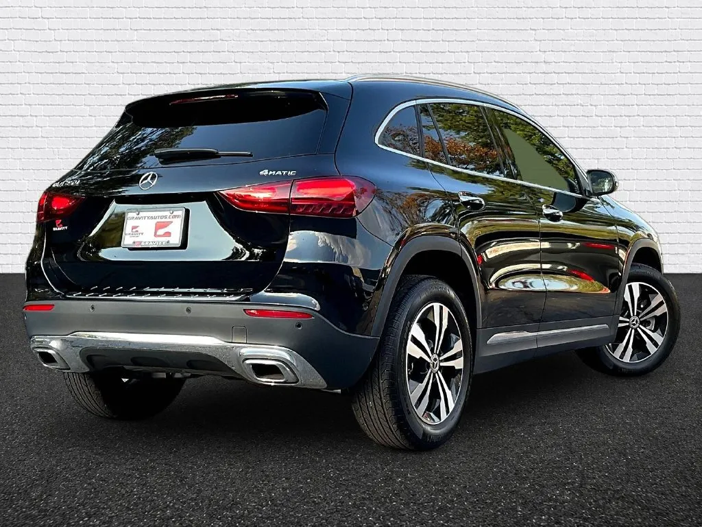Mercedes-Benz GLA photo 6