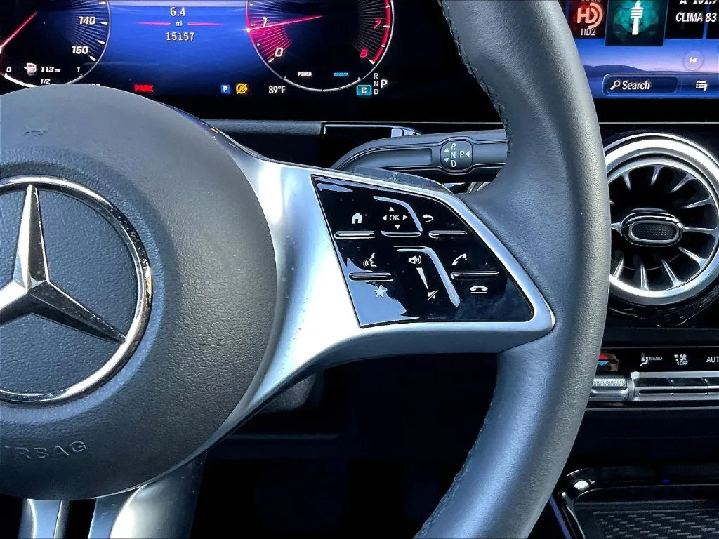 Mercedes-Benz GLA photo 12