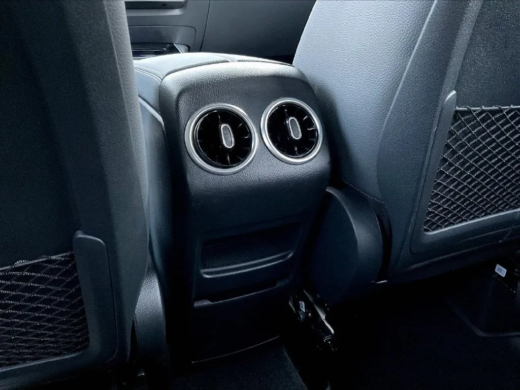 Mercedes-Benz GLA photo 10