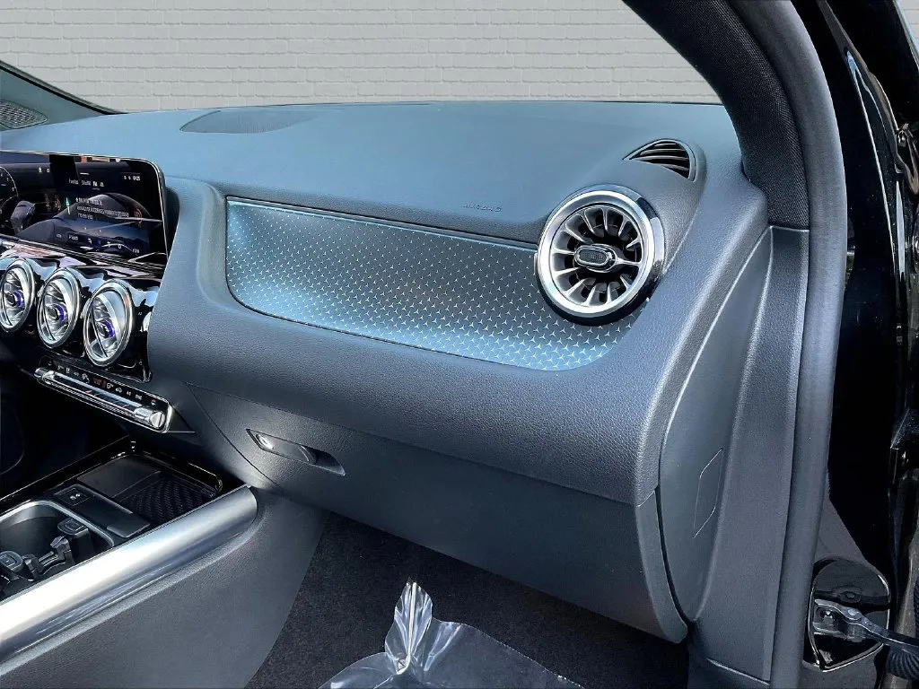 Mercedes-Benz GLA photo 21