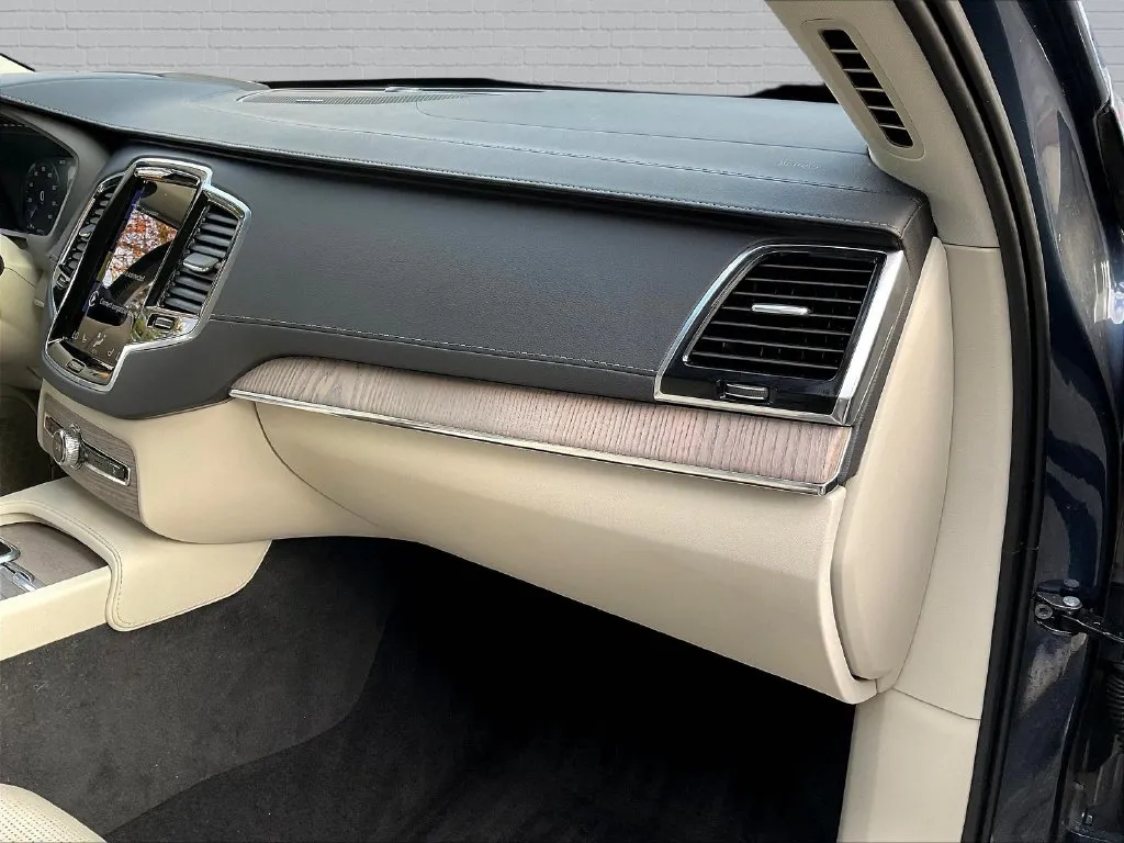 Volvo XC90 photo 21