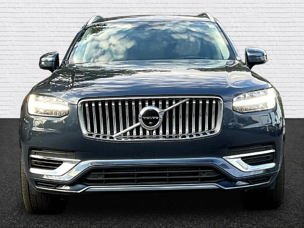 Volvo XC90 photo 2