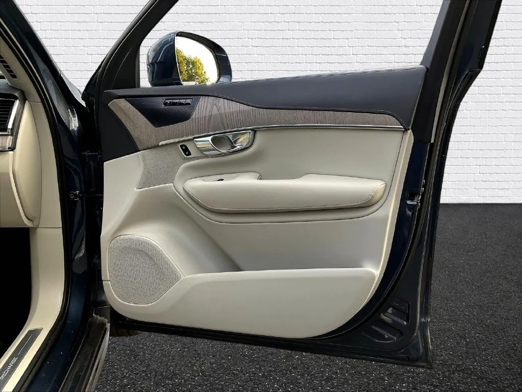 Volvo XC90 photo 23