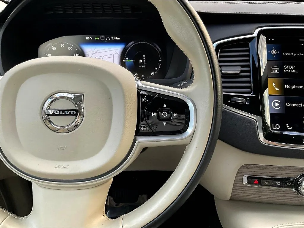 Volvo XC90 photo 11