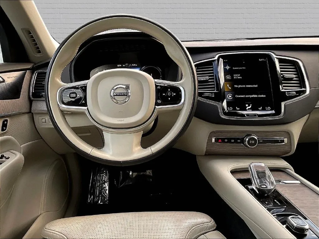 Volvo XC90 photo 8