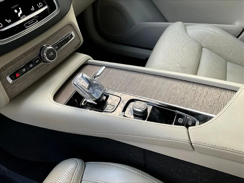 Volvo XC90 photo 15