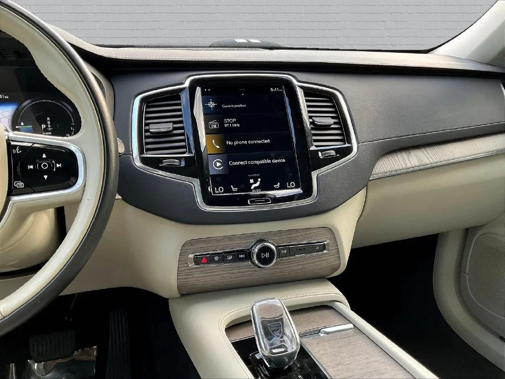Volvo XC90 photo 9
