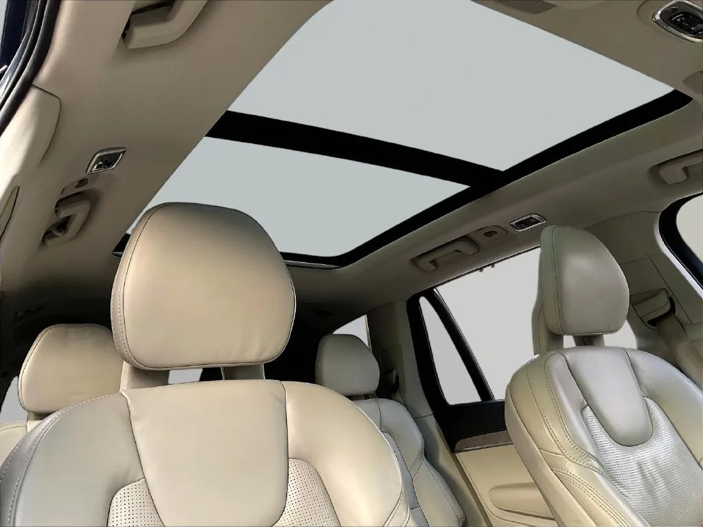 Volvo XC90 photo 22