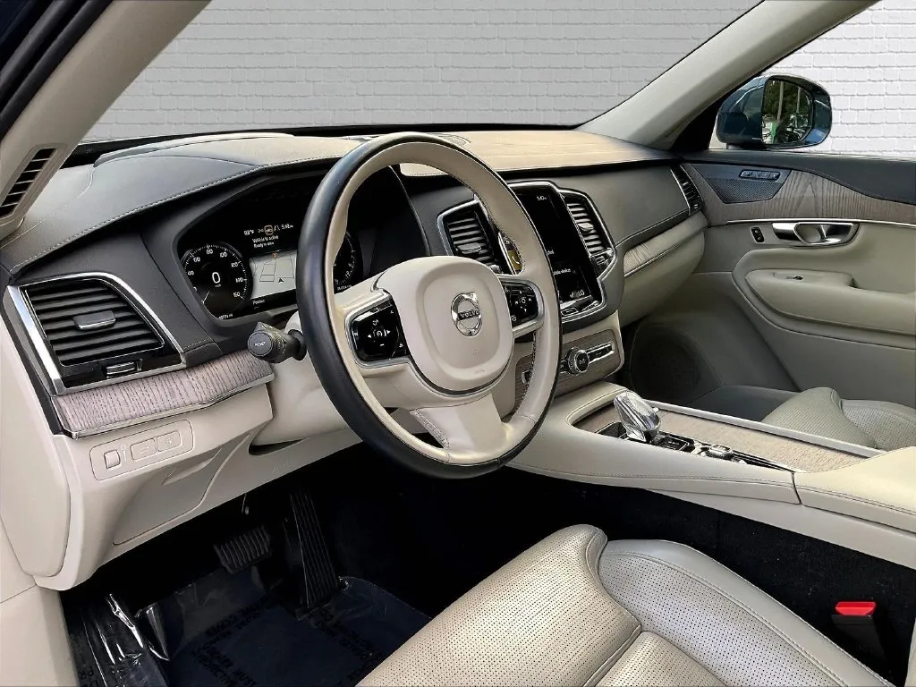 Volvo XC90 photo 14