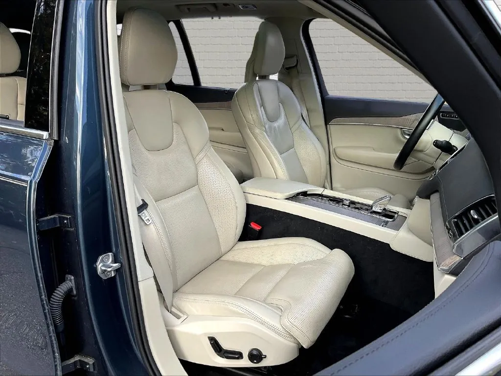 Volvo XC90 photo 24