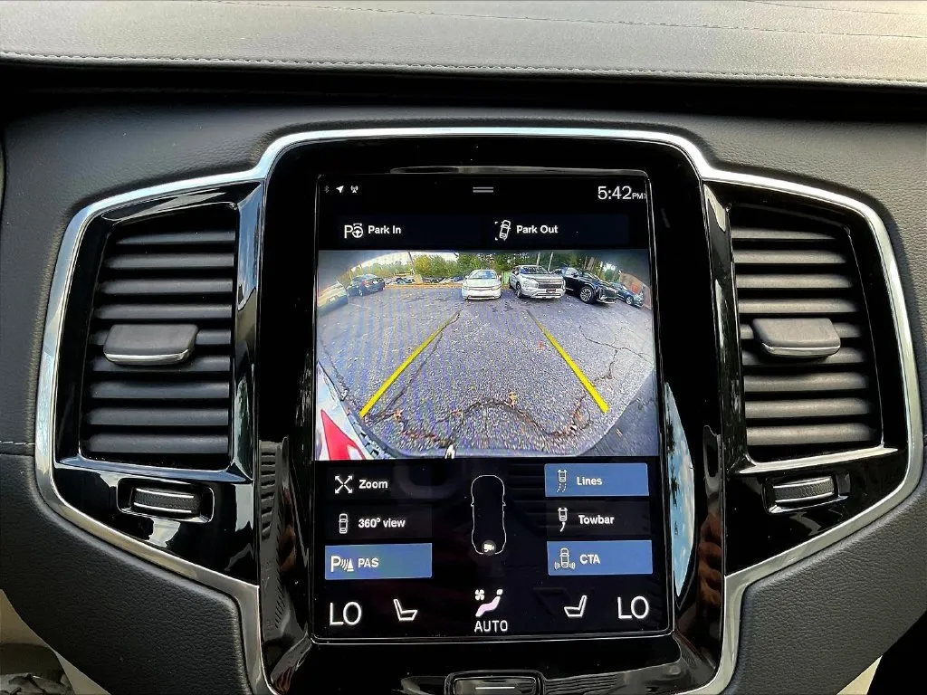 Volvo XC90 photo 13
