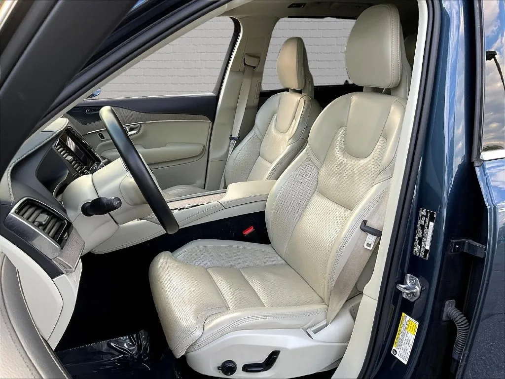 Volvo XC90 photo 17