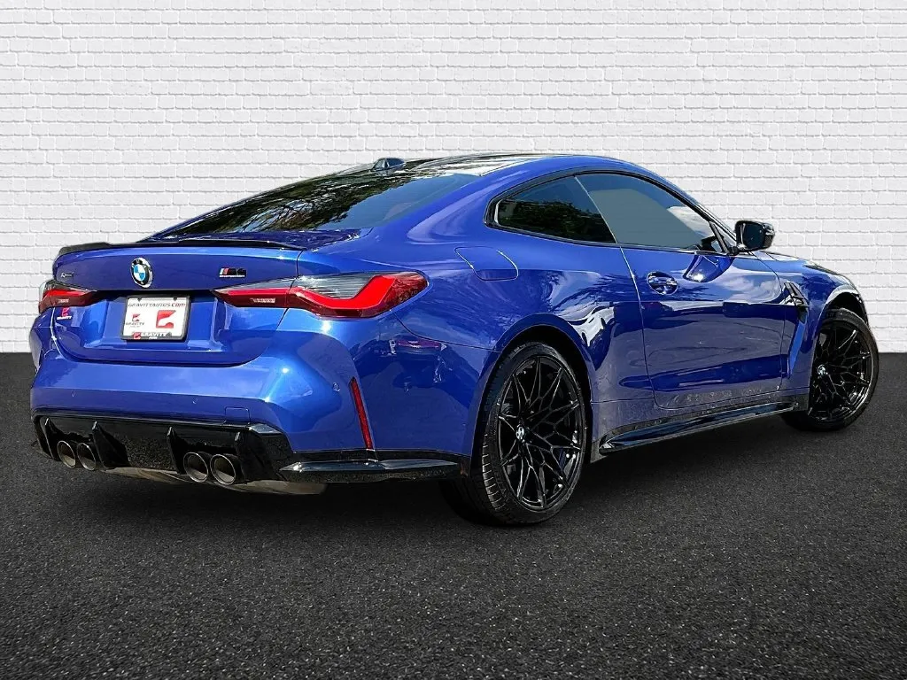BMW M4 photo 6