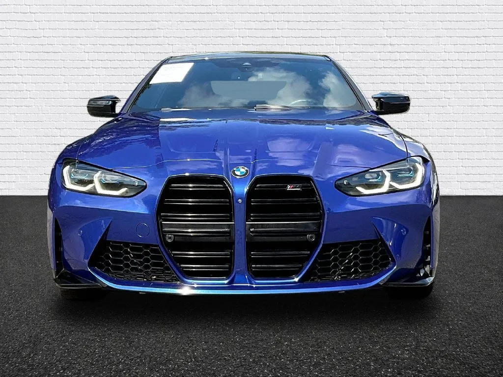 BMW M4 photo 2