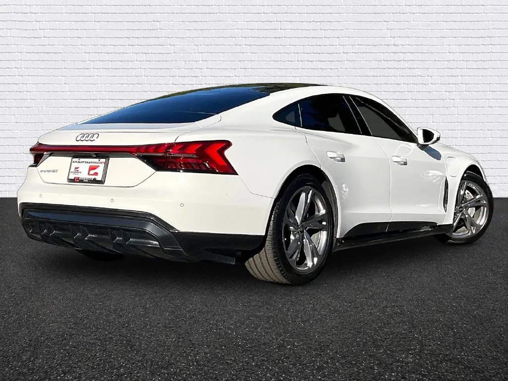 Audi e-tron GT photo 6