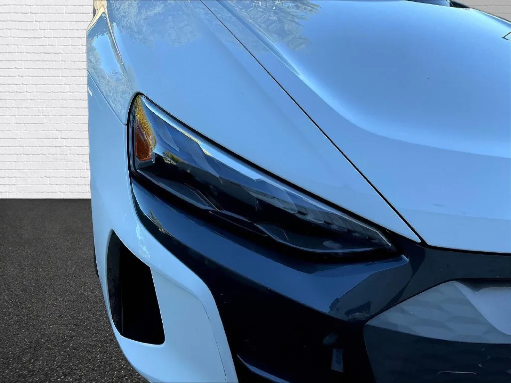 Audi e-tron GT photo 17