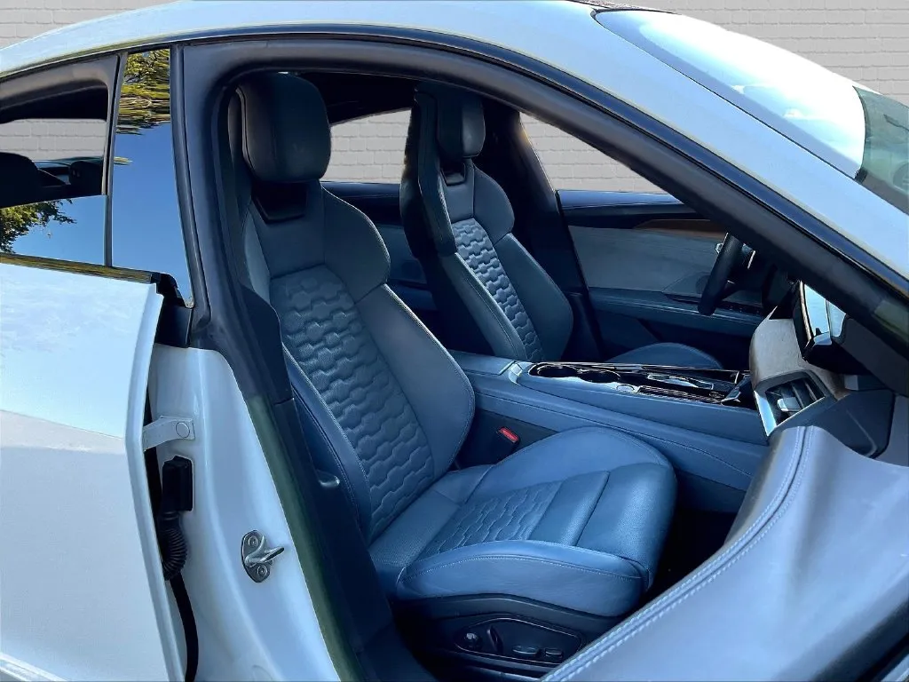 Audi e-tron GT photo 16