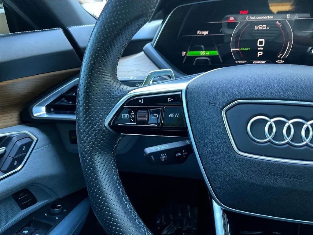 Audi e-tron GT photo 9