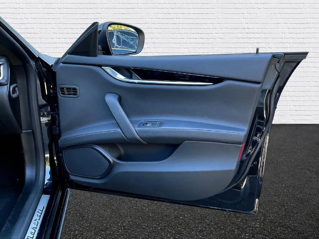 Maserati Ghibli photo 18