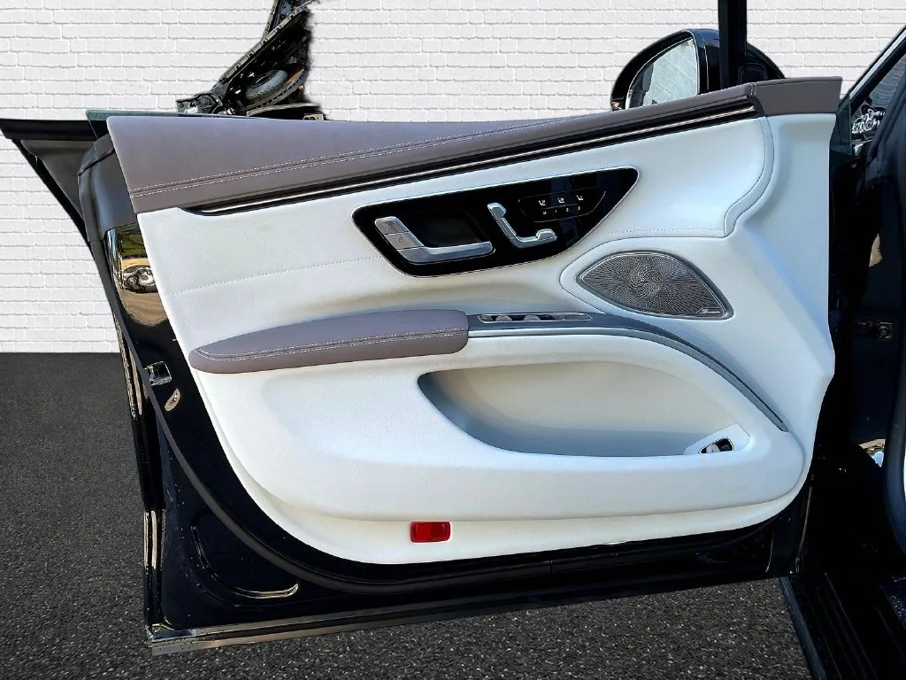 Mercedes-Benz EQS photo 16
