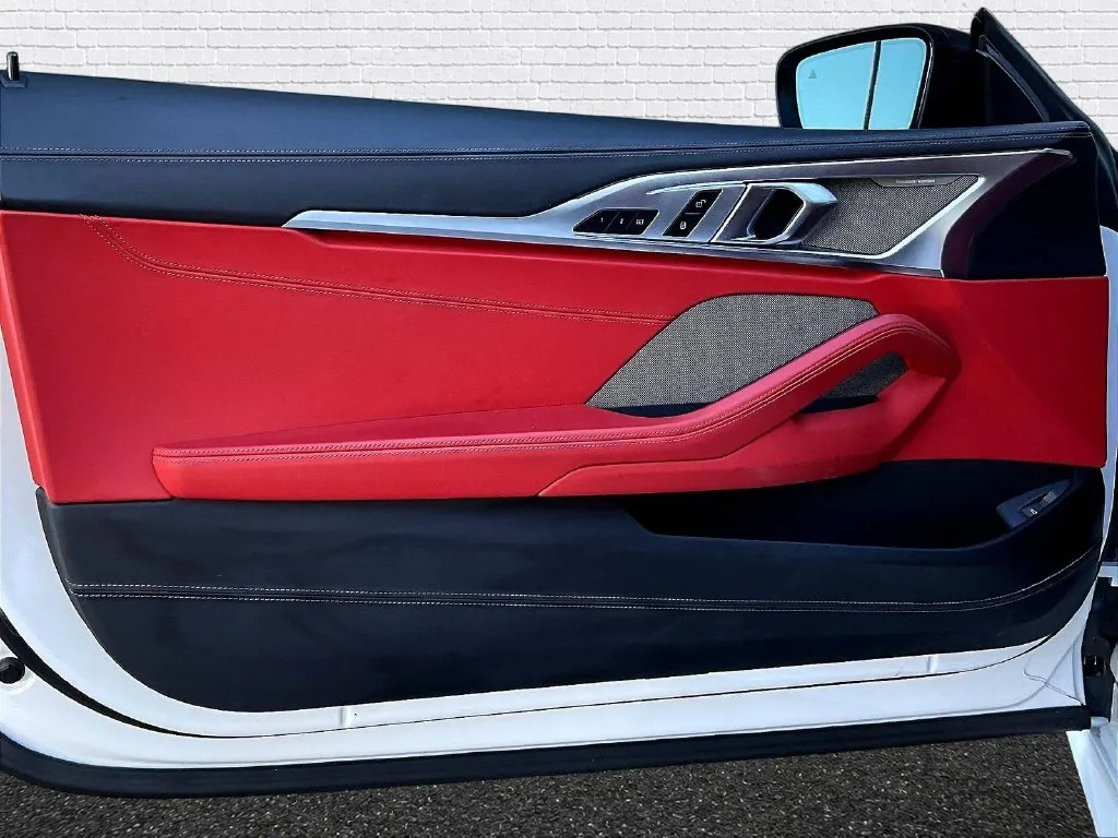 BMW 8 Series photo 15
