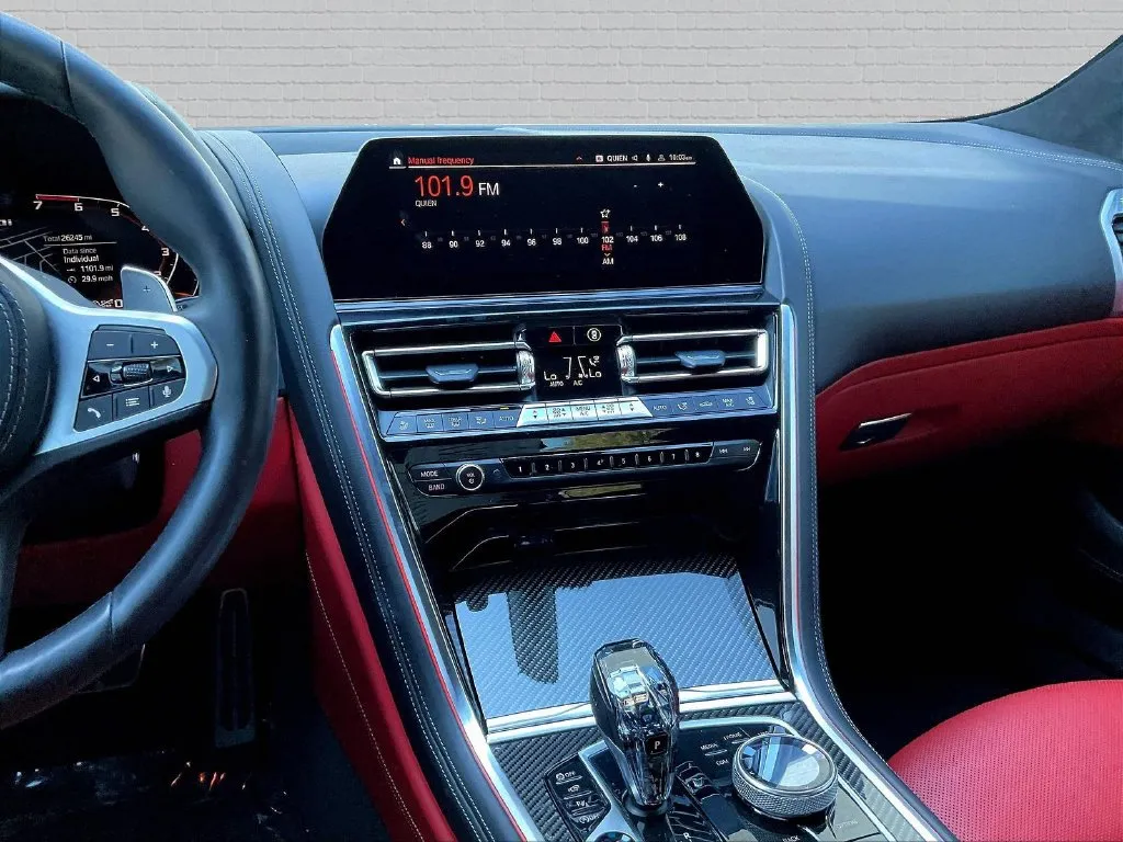 BMW 8 Series photo 9