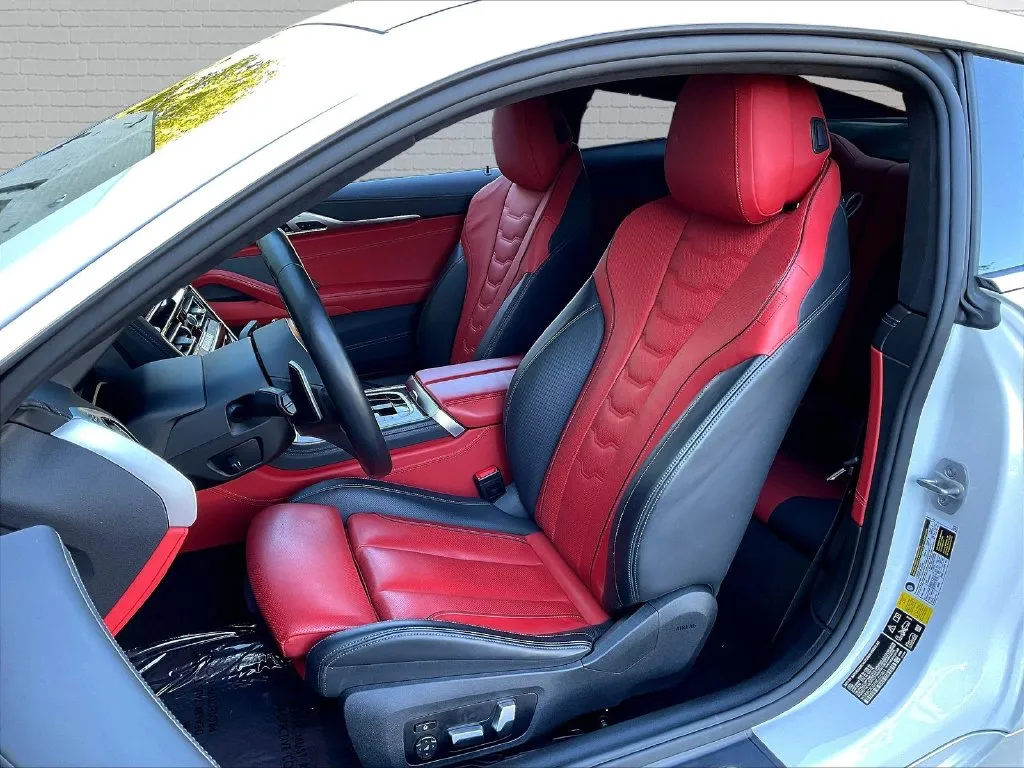 BMW 8 Series photo 16