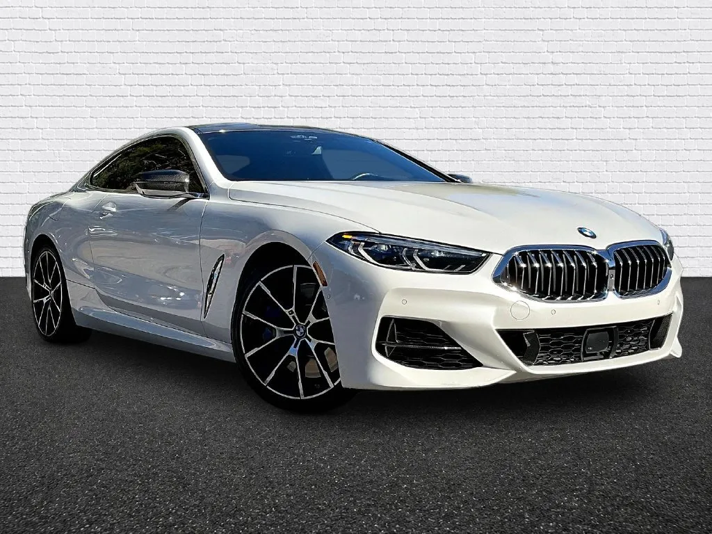 BMW 8 Series photo 3