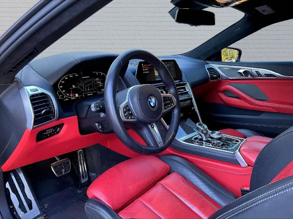 BMW 8 Series photo 12