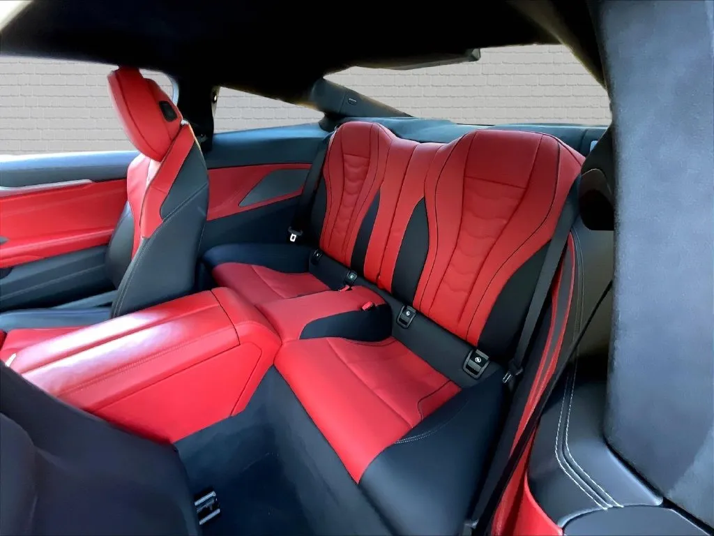 BMW 8 Series photo 17