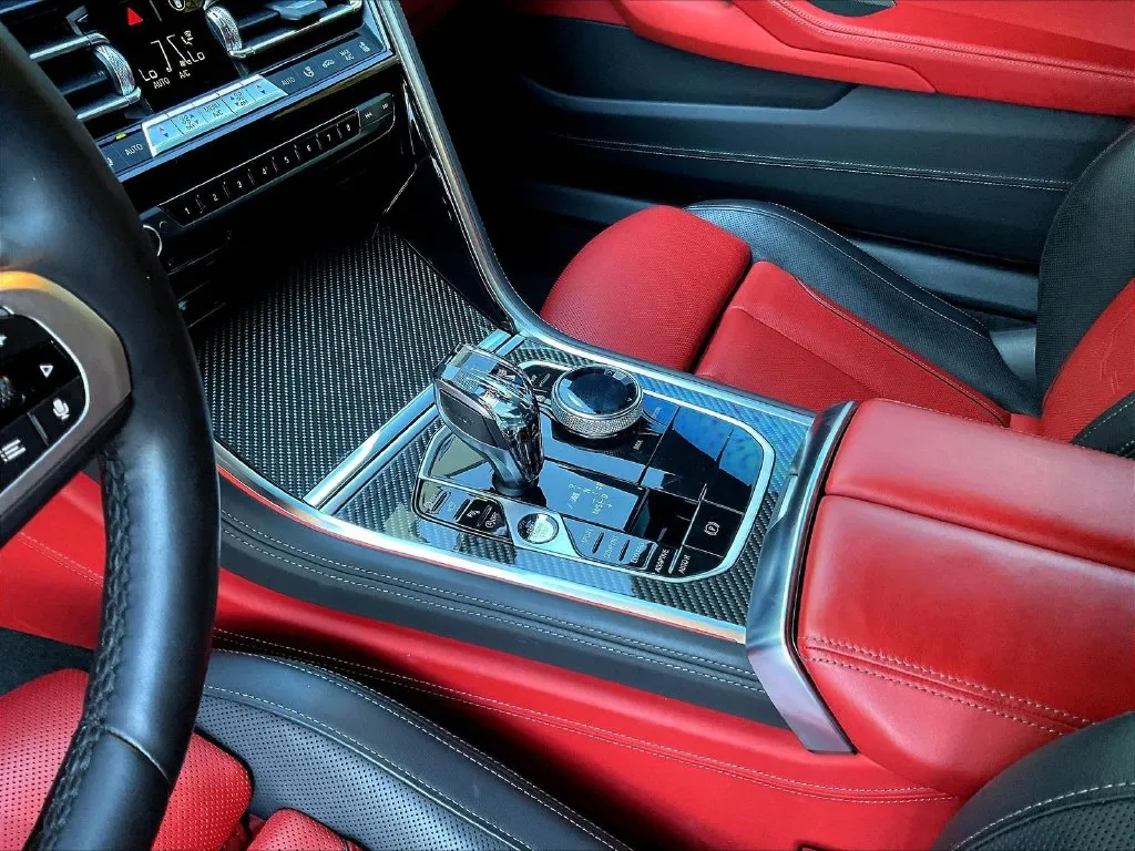 BMW 8 Series photo 13