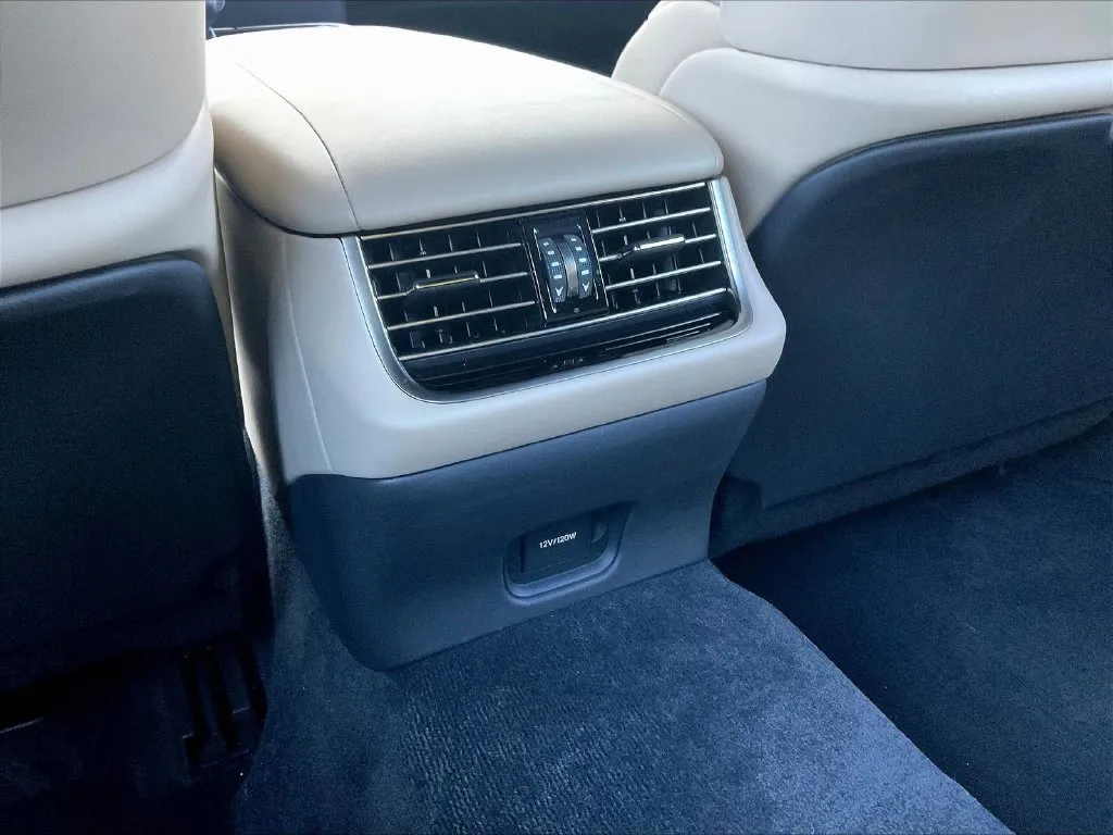 Lexus LS photo 10
