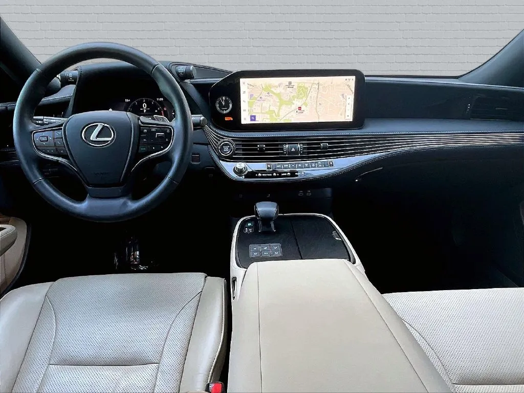 Lexus LS photo 7
