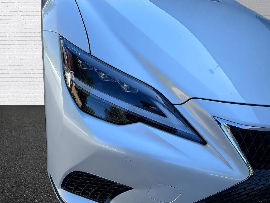 Lexus LS photo 22