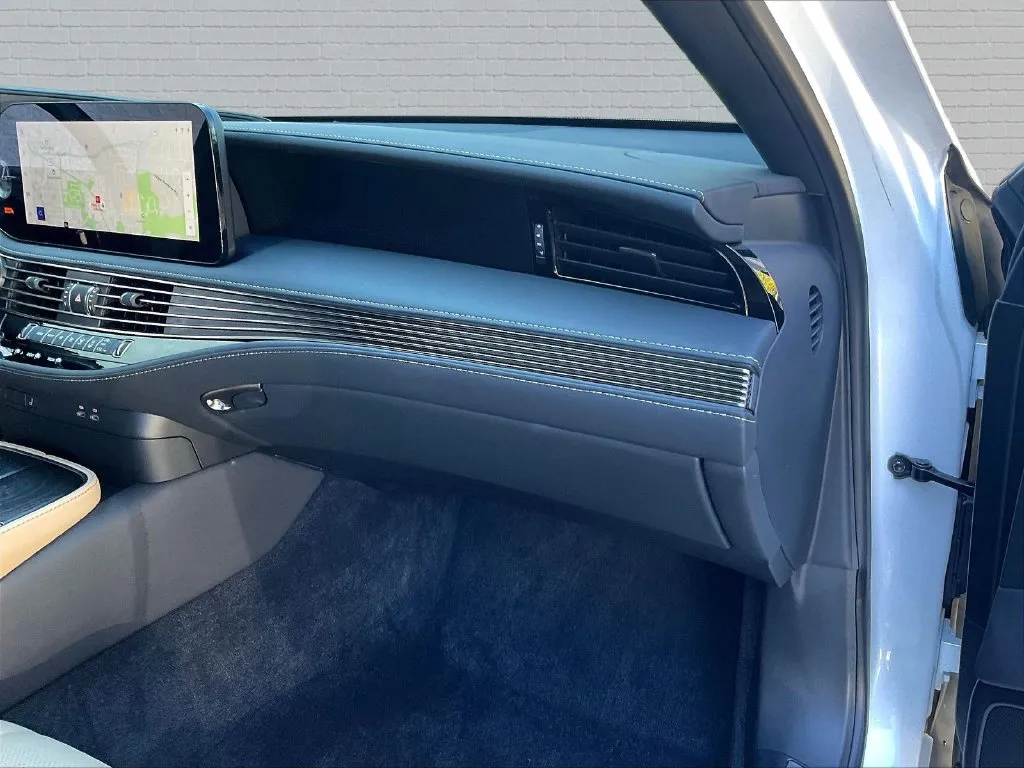 Lexus LS photo 20
