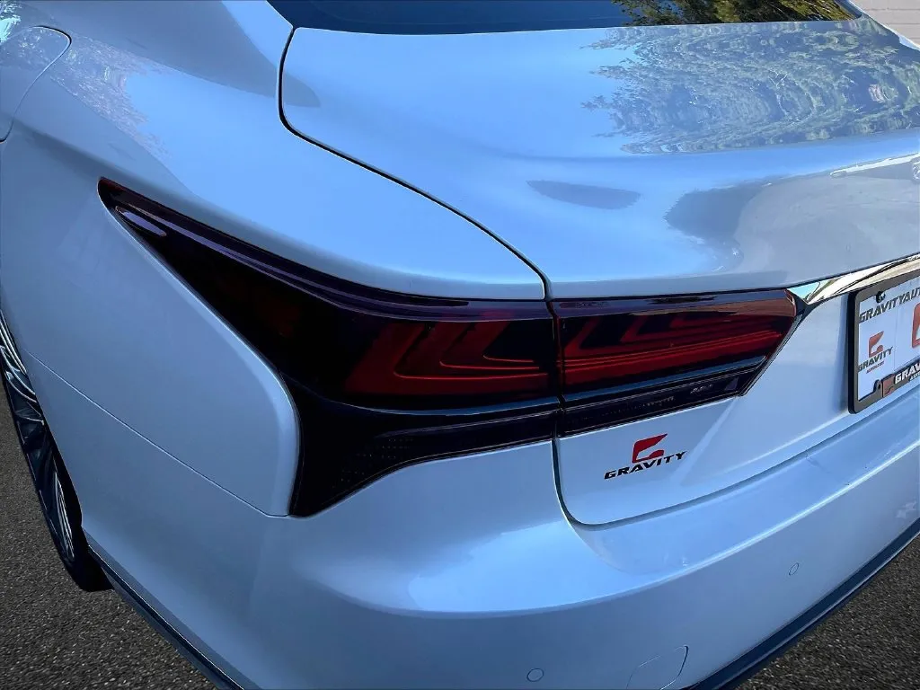 Lexus LS photo 18