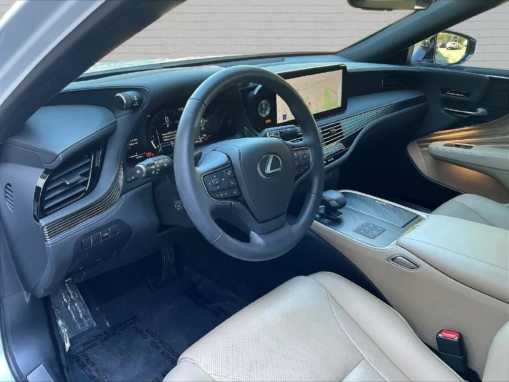Lexus LS photo 12