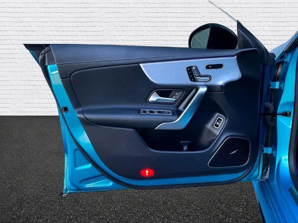 Mercedes-Benz CLA photo 15