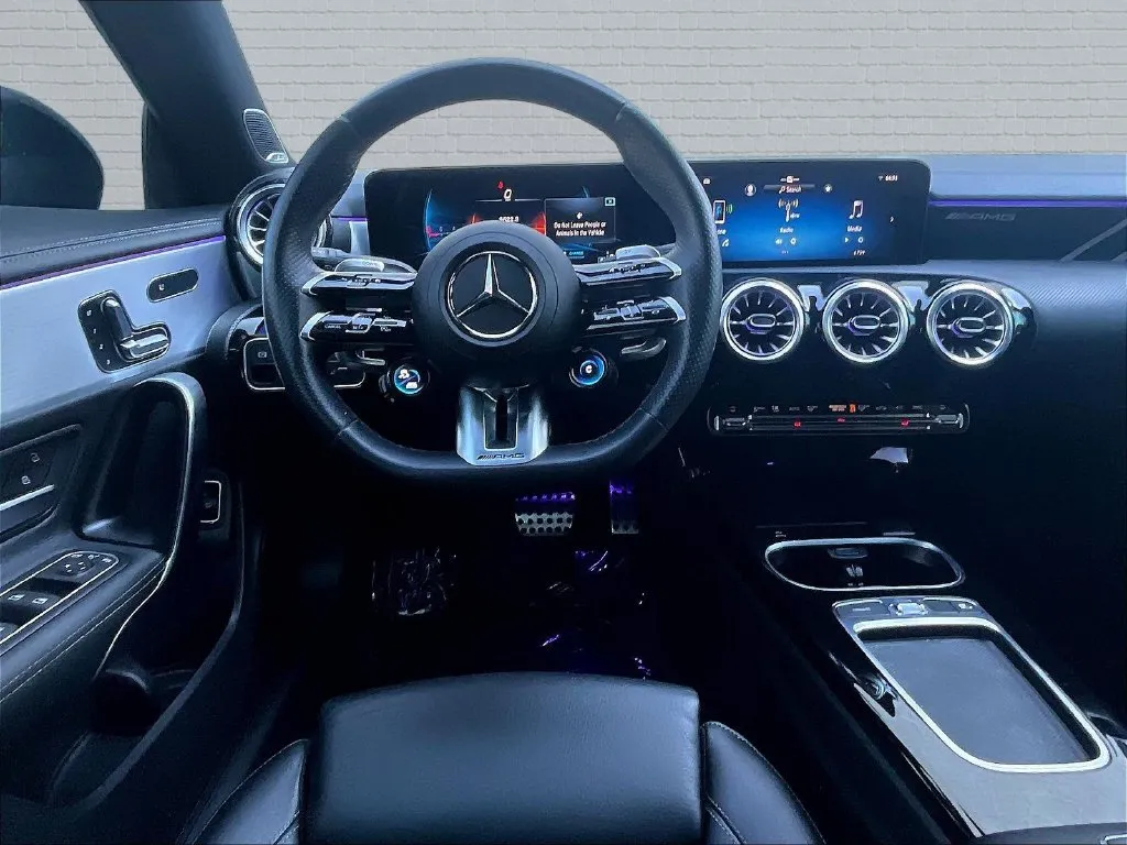 Mercedes-Benz CLA photo 8