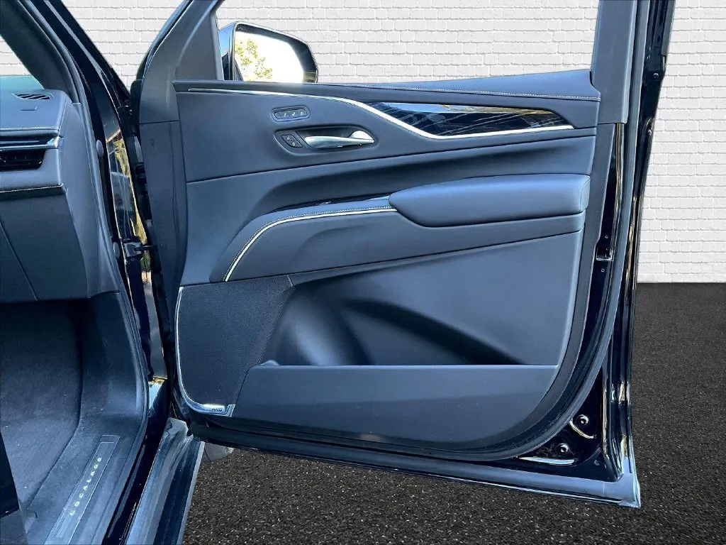 Cadillac Escalade ESV photo 24