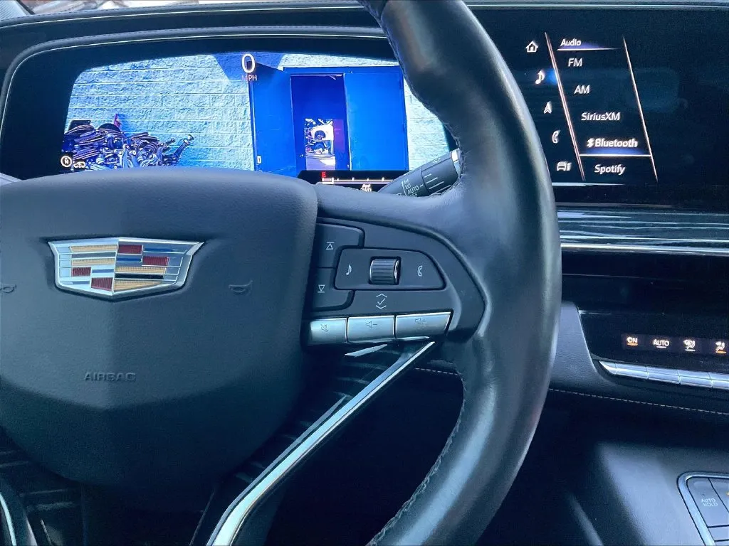 Cadillac Escalade ESV photo 12